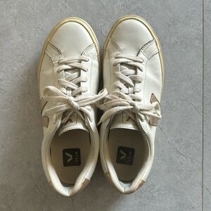 EUC Veja Sneakers